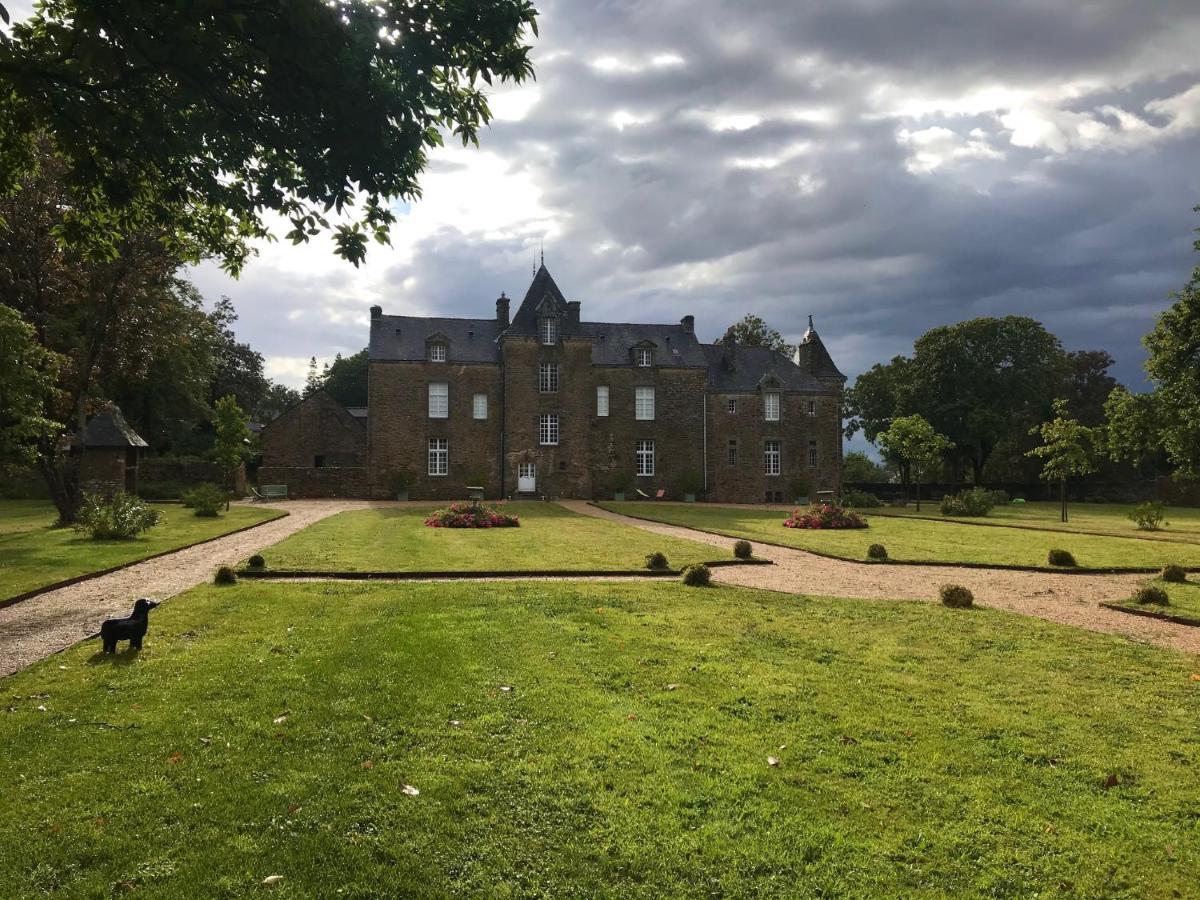 Chateau De Cadouzan Saint-Dolay Buitenkant foto